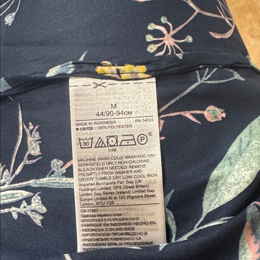 Banana Republic Navy Floral V-Neck Blouse - Picture 3 of 3